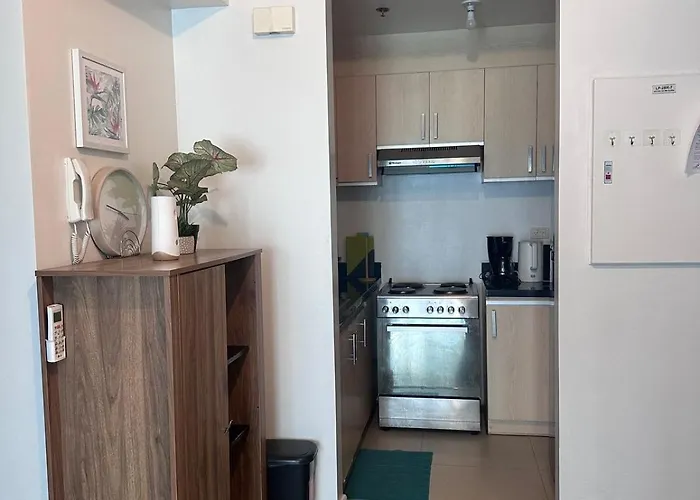Apartment Cozy 2 Bedroom In A Prime Area *
