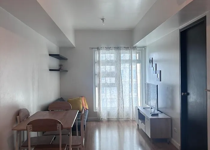 Cozy 2 Bedroom In A Prime Area *