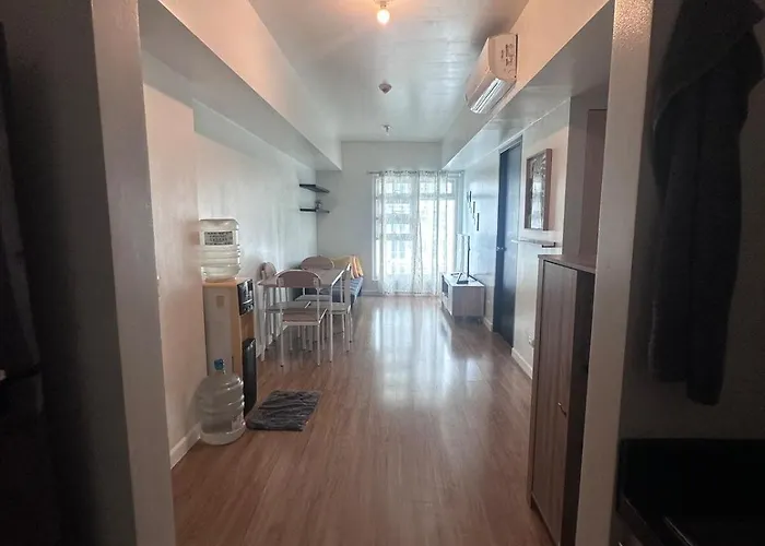 Cozy 2 Bedroom In A Prime Area Apartment *