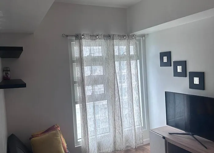 Cozy 2 Bedroom In A Prime Area *